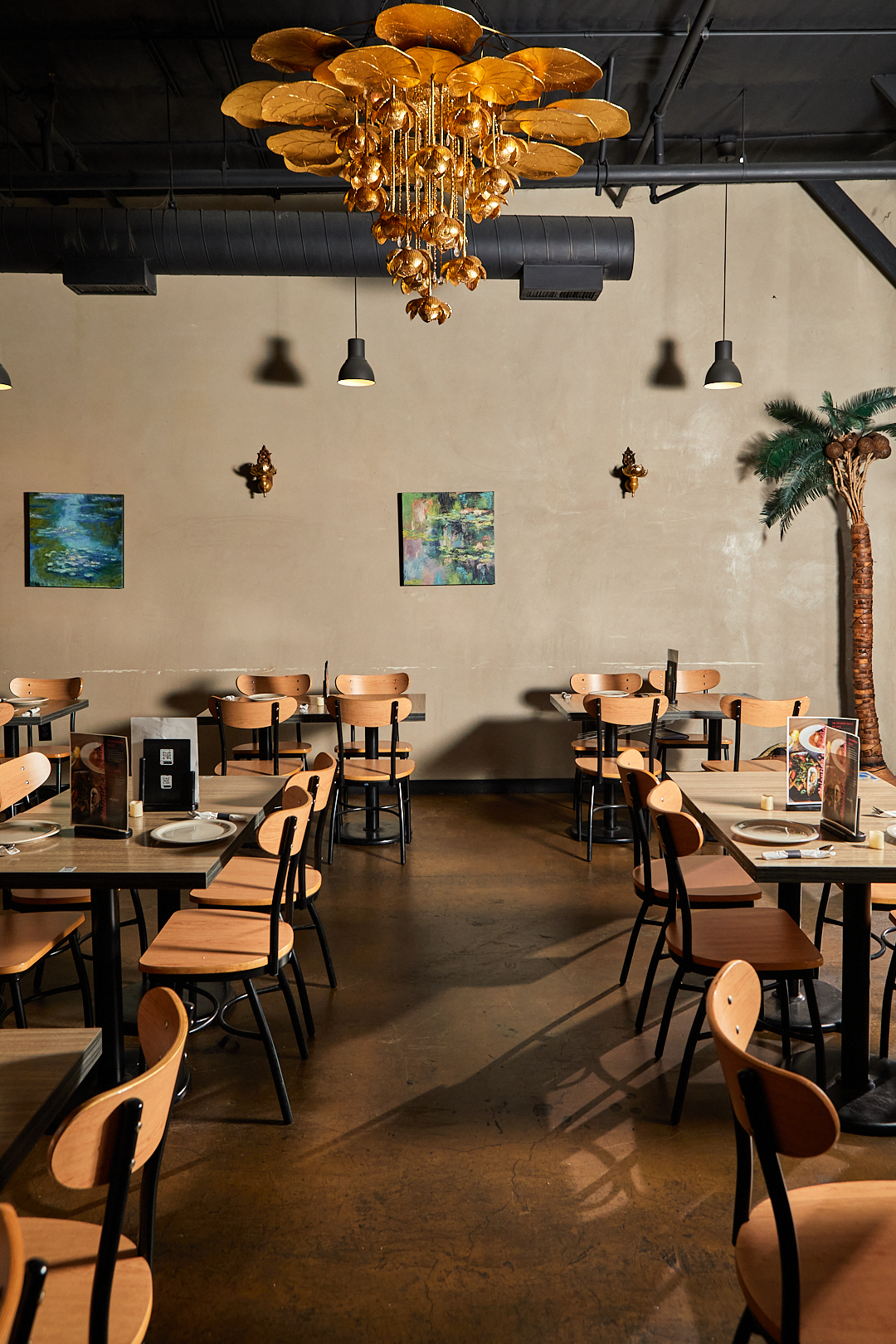 Signature Thai noodles at Manaao